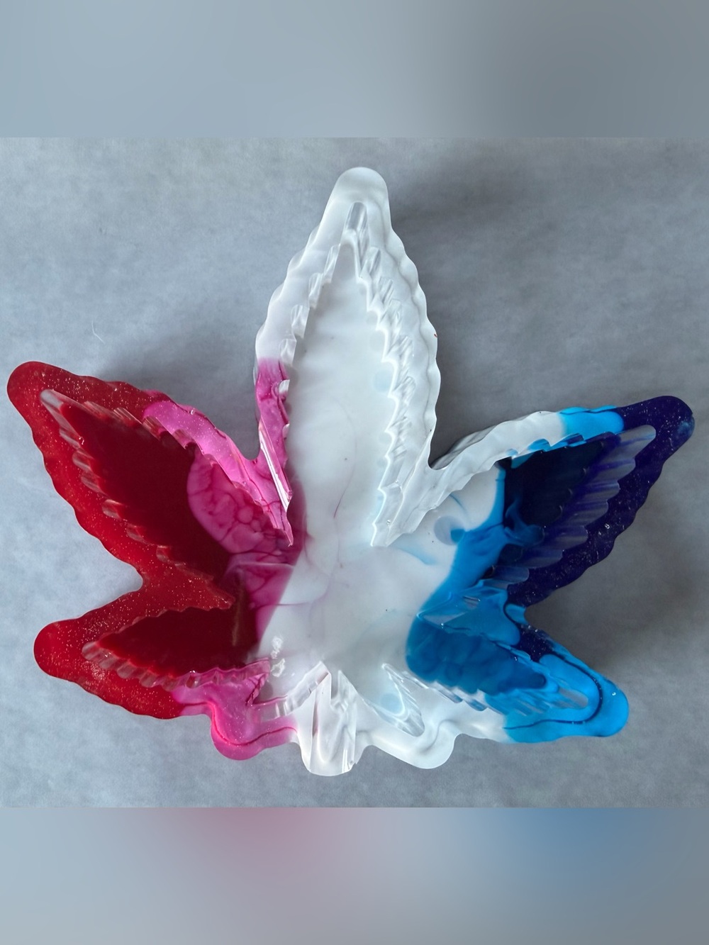 Handcrafted Tricolor Resin Leaf Accent Tray